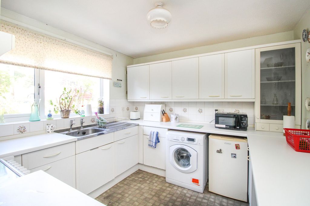 Property photo 3 of 12 Kitchen