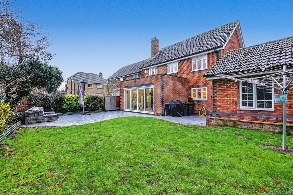 Property photo 2 of 39