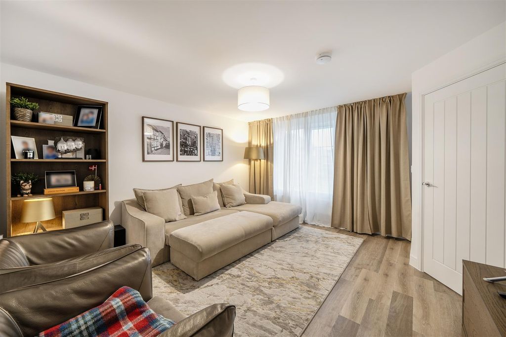 Property photo 3 of 19 1396318-9-69613394B3820.Jpg