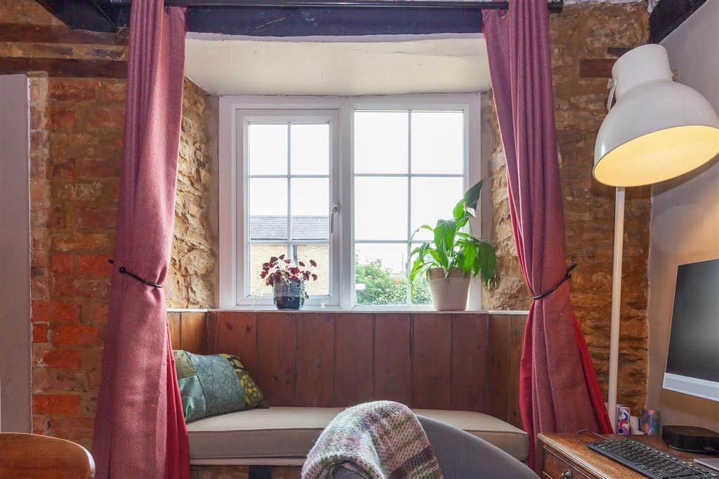 Property photo 3 of 12 283703.Jpg