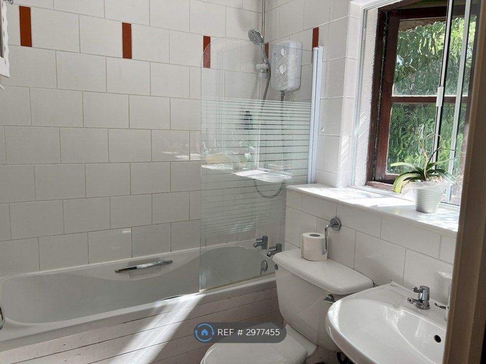 Property photo 1 of 8 Bathroom