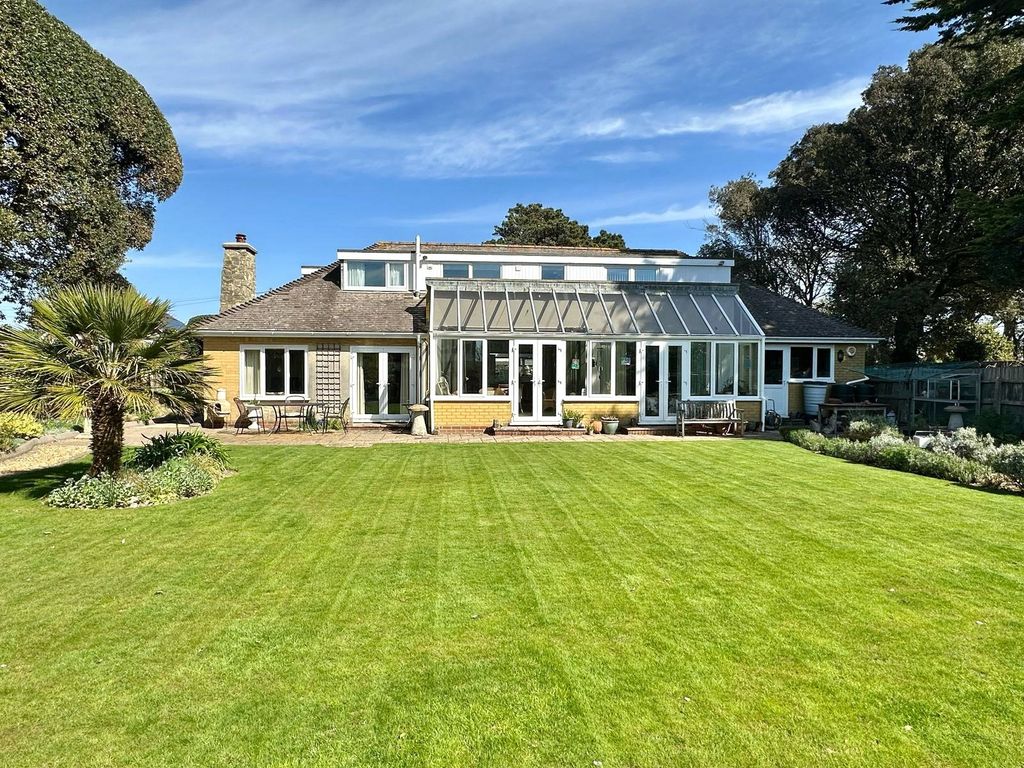 Property photo 1 of 29 Picture No. 23