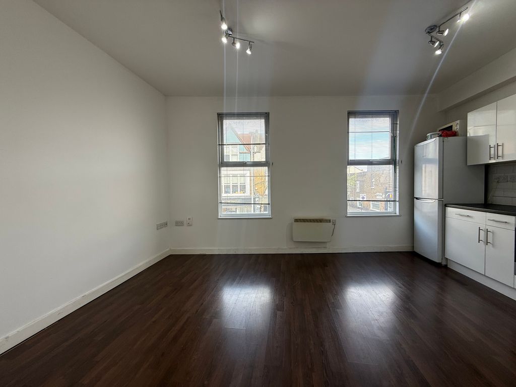 Property photo 3 of 6