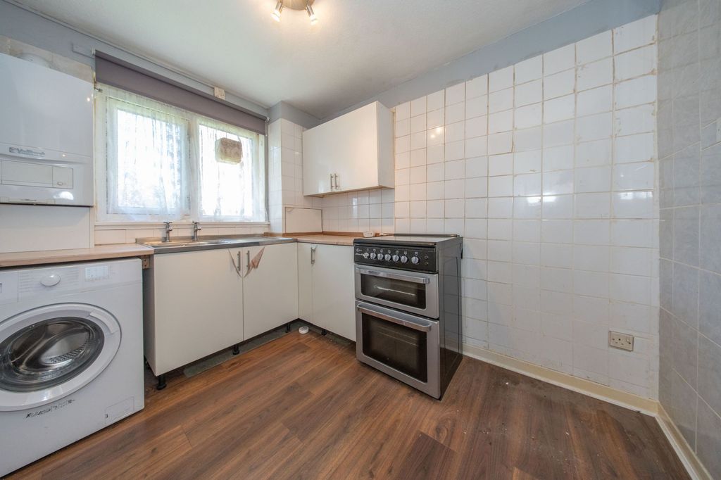 Property photo 3 of 19 Kitchen