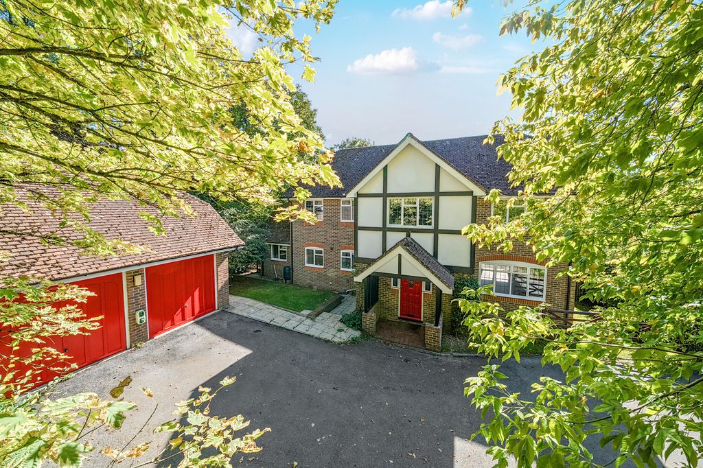 Property photo 2 of 26