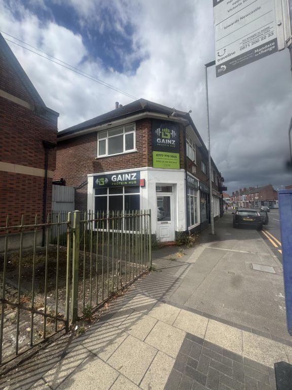 Property photo 1 of 11 Retail To Rent Hartshill Road, Hartshill St4