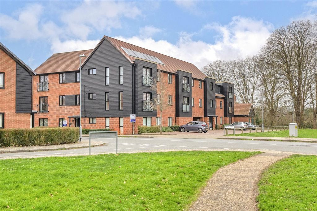 Property photo 1 of 10 Front