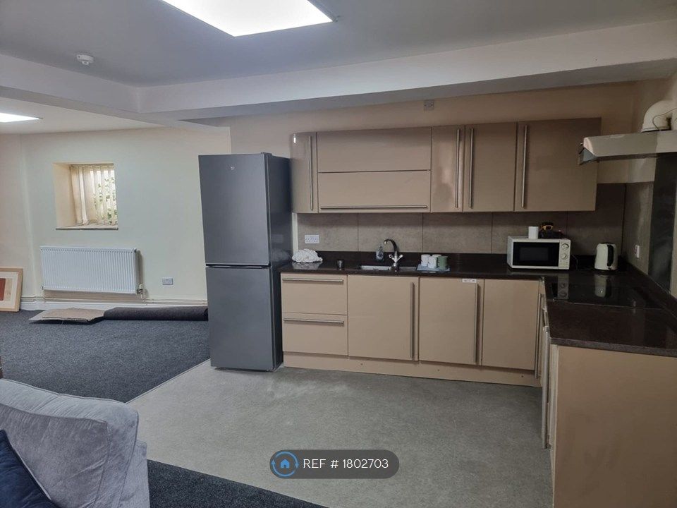 Property photo 1 of 9 Kitchen