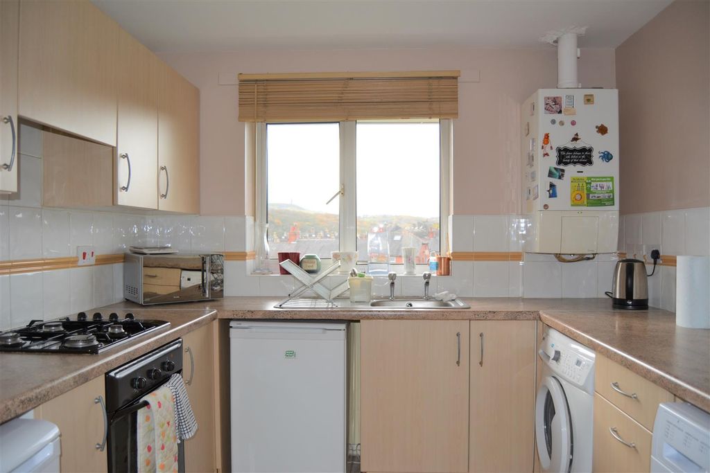 Property photo 3 of 6 Kitchen