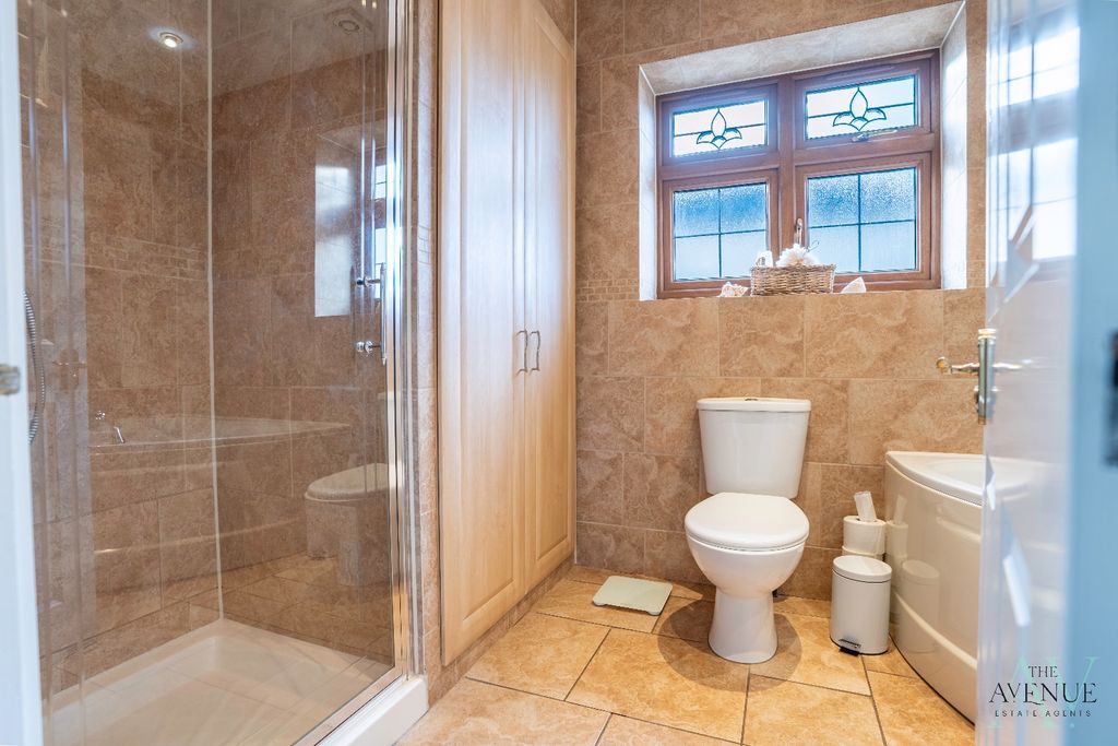 Additional image 13 of 5 bed detached house for saleConnaught Avenue, Grays RM16