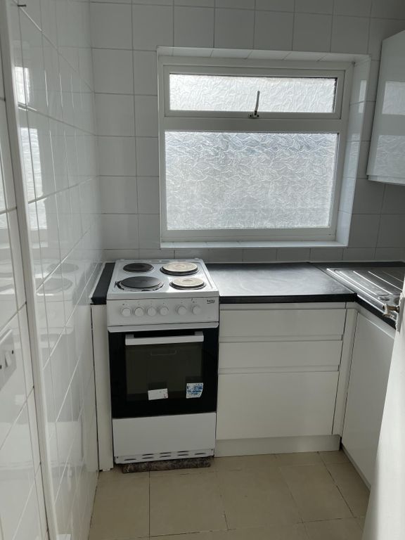 Property photo 1 of 12 1 Bed Flat To Rent In Hounslow East