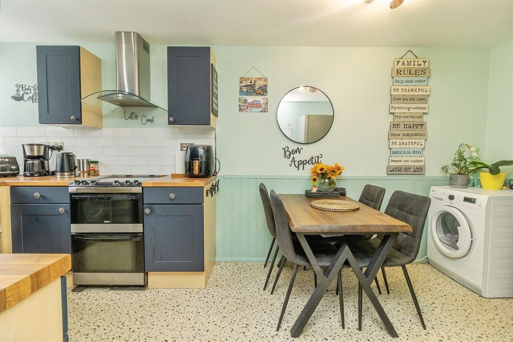 Property photo 3 of 16