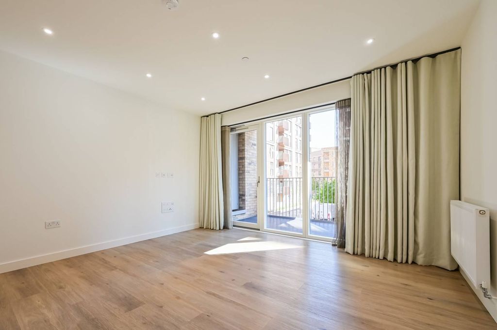 Property photo 1 of 33