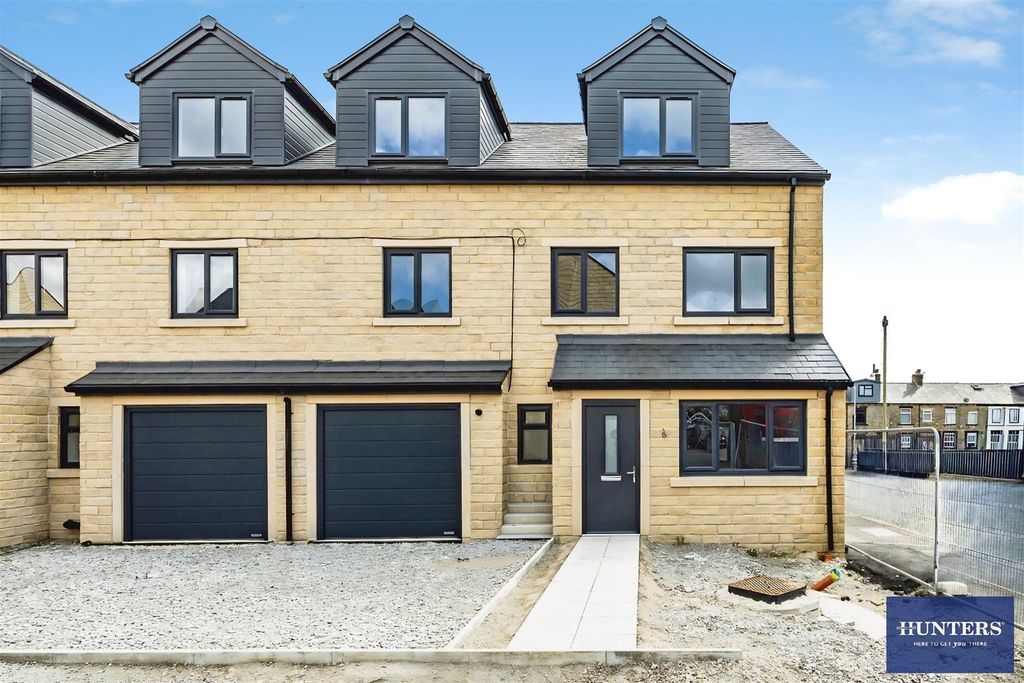 Property photo 2 of 31 Fb33d02B-1.Jpg