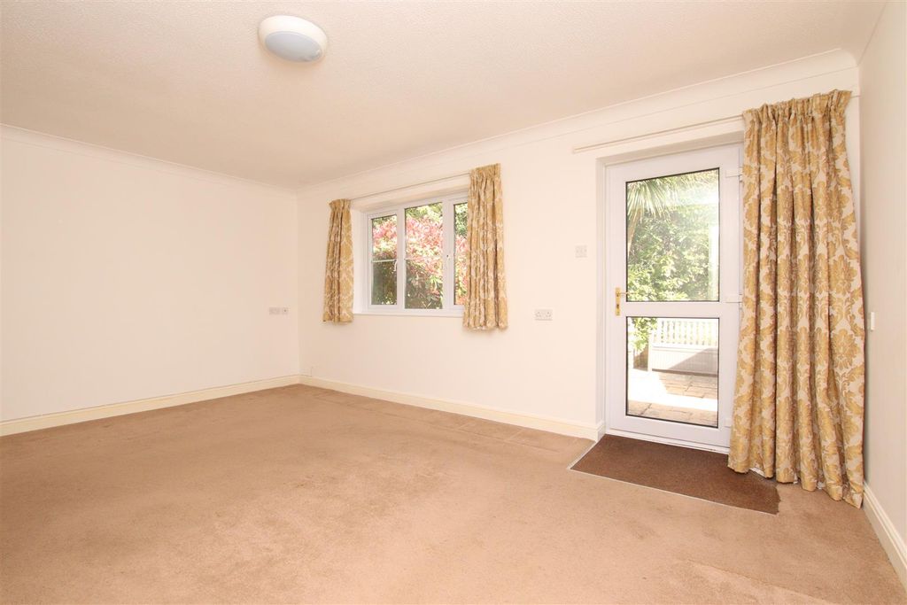 Property photo 3 of 13 Living Room.Jpg