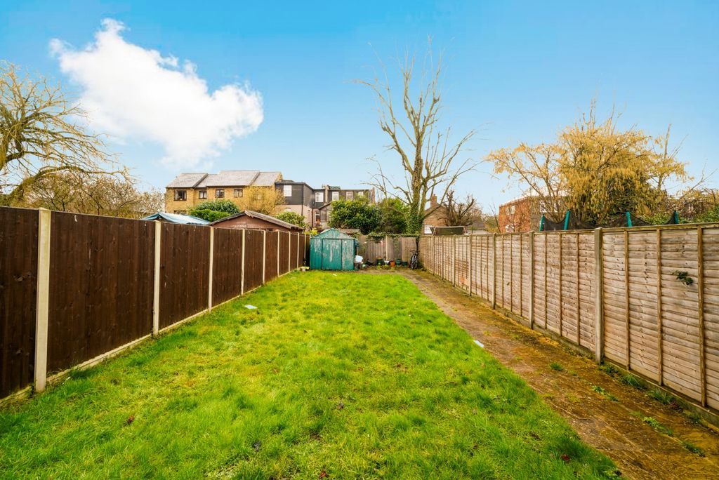 Property photo 2 of 17 4394041