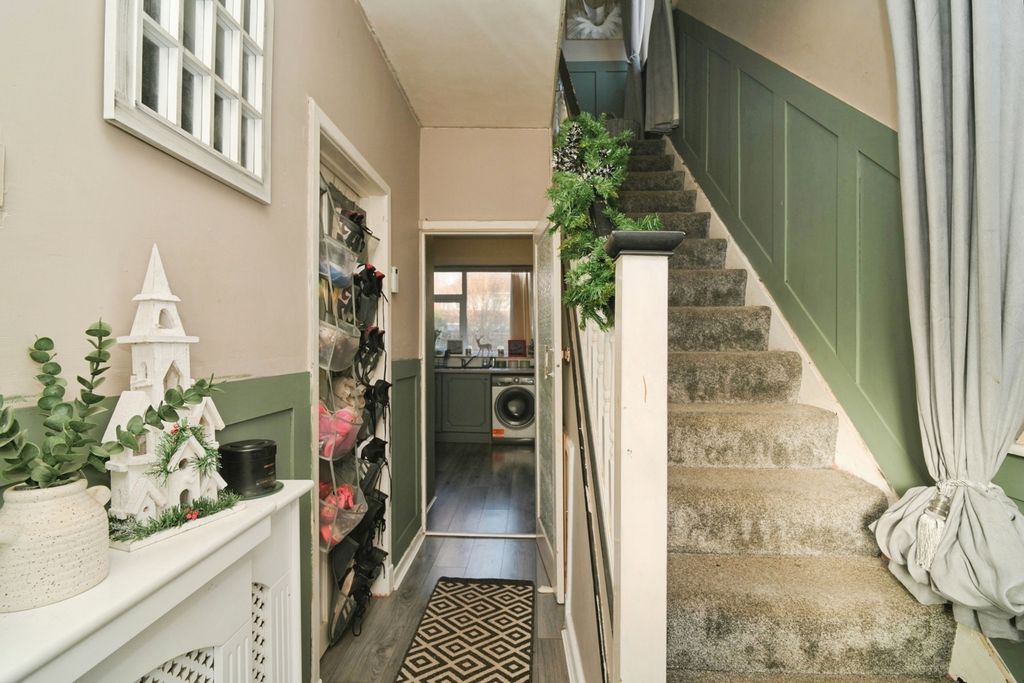 Property photo 2 of 19 Pbox-Img.Jpg