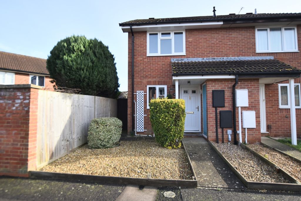 Property photo 1 of 17 35 Friary Gardens Front Shot