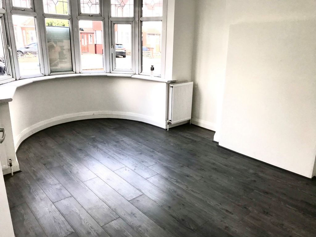 Property photo 3 of 9 Photo 3