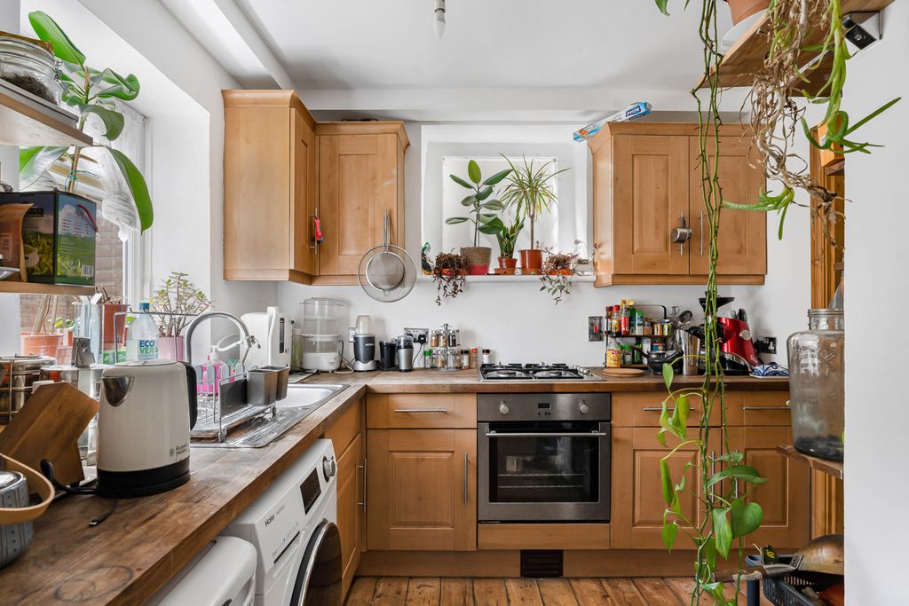 Property photo 3 of 26 Kitchen