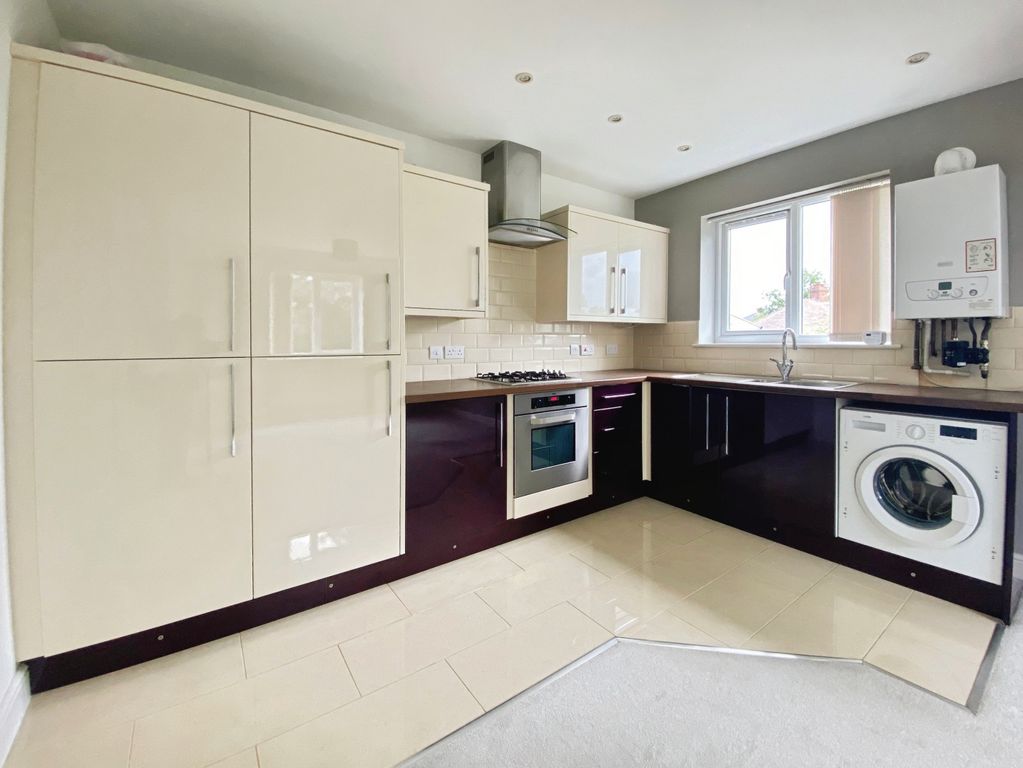 Property photo 2 of 14 Kitchen