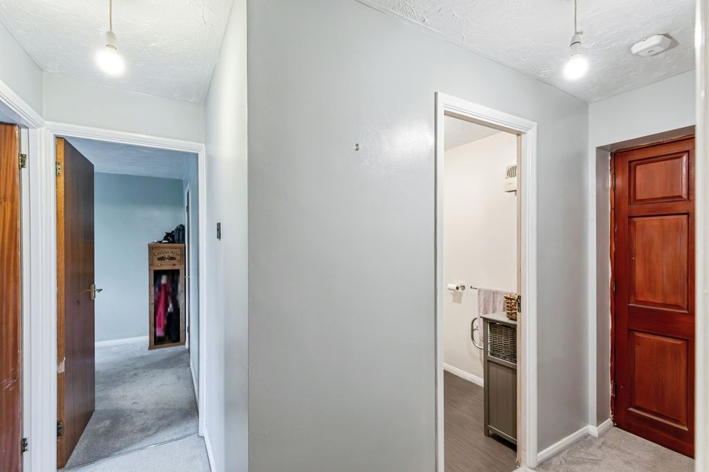 Property photo 3 of 14 Entrance Hall