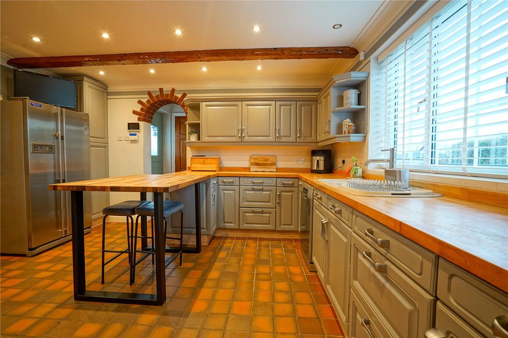 Property photo 2 of 25 Picture No. 22