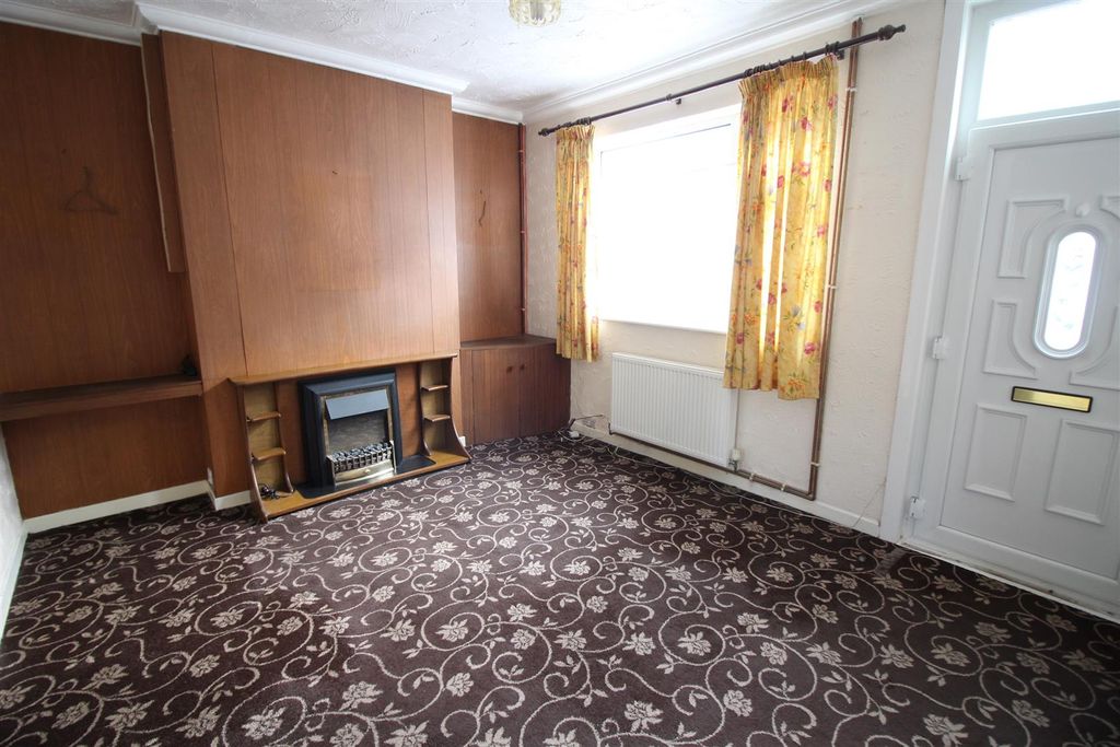 Property photo 2 of 13 Lounge