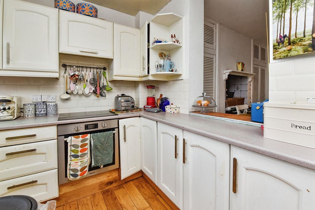 Property photo 3 of 13