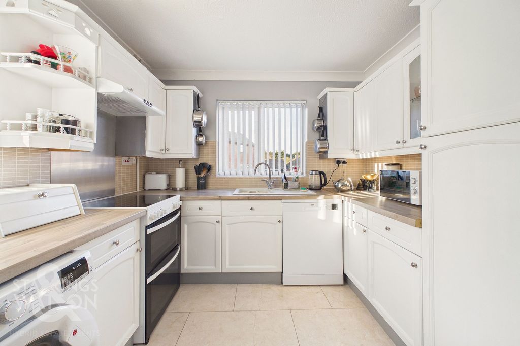 Property photo 3 of 27