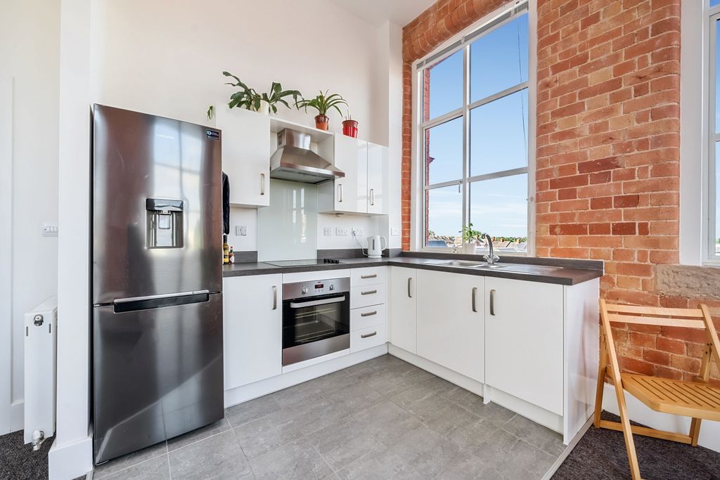 Property photo 2 of 9 Living Kitchen