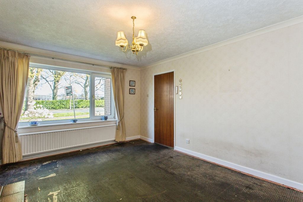 Property photo 2 of 19 Lounge