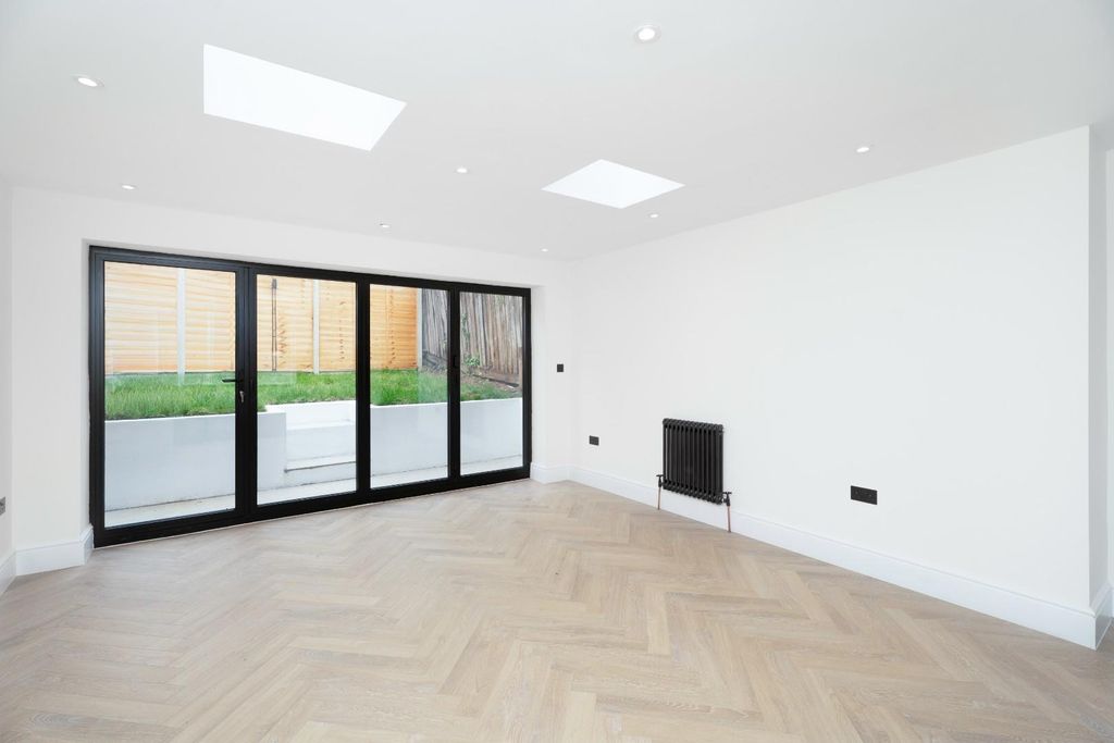 Property photo 3 of 13 Img12.Jpg