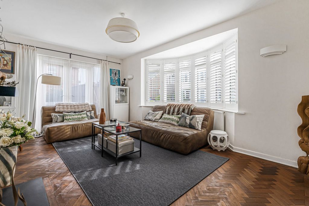 Property photo 2 of 20 Living Room