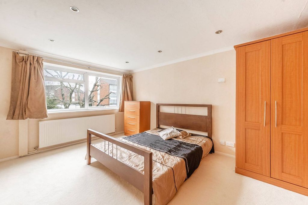 Property photo 3 of 7