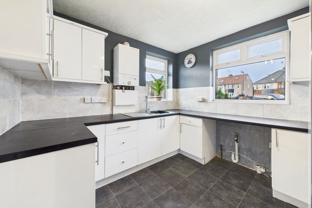 Property photo 2 of 17 Kitchen