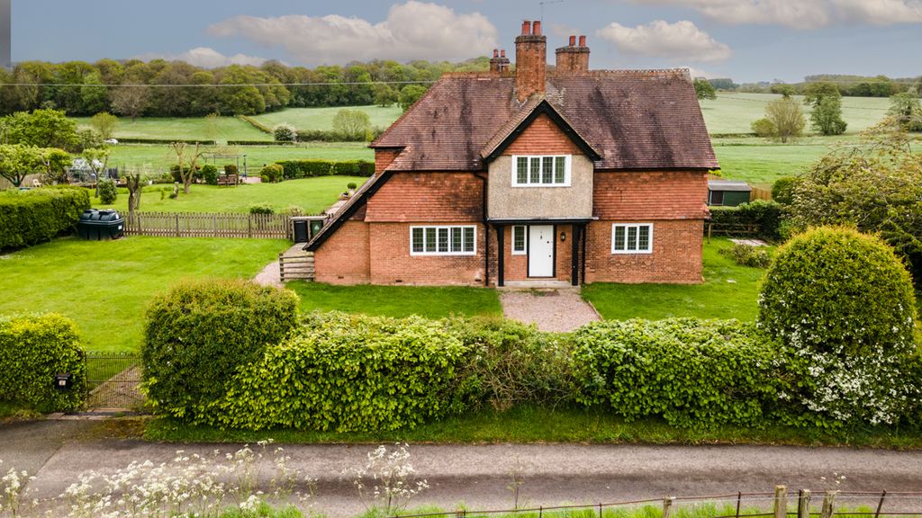 Property photo 1 of 34 7 Shavington 130526-101