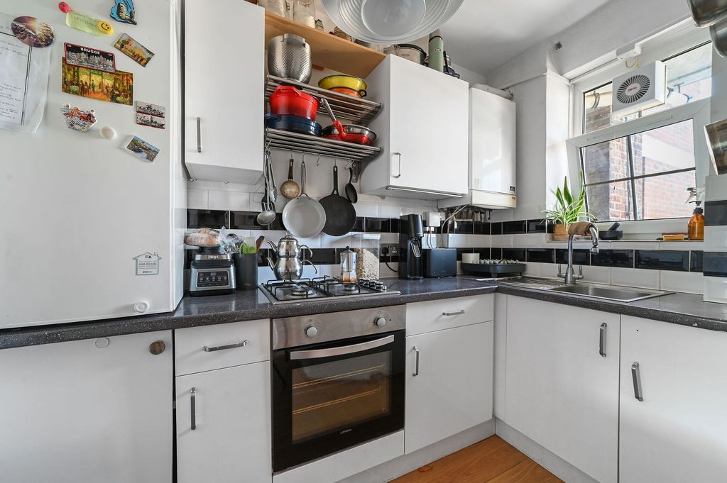 Property photo 3 of 8 Arran House N16