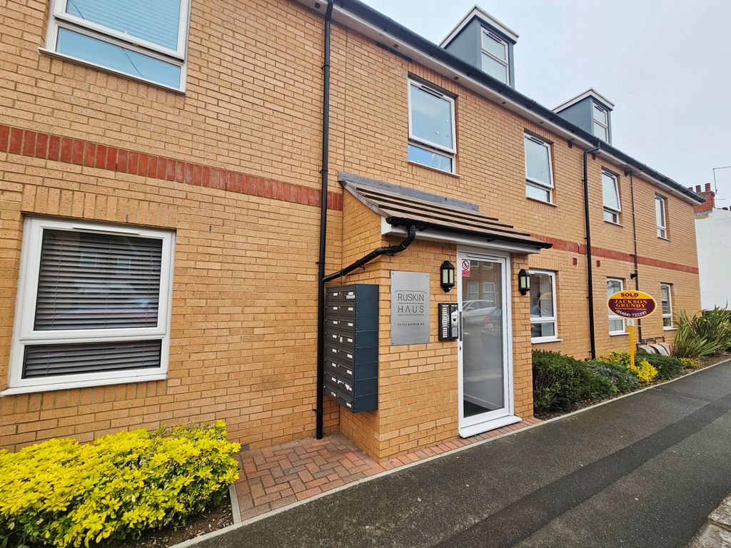 Property photo 1 of 14 Ruskin Road