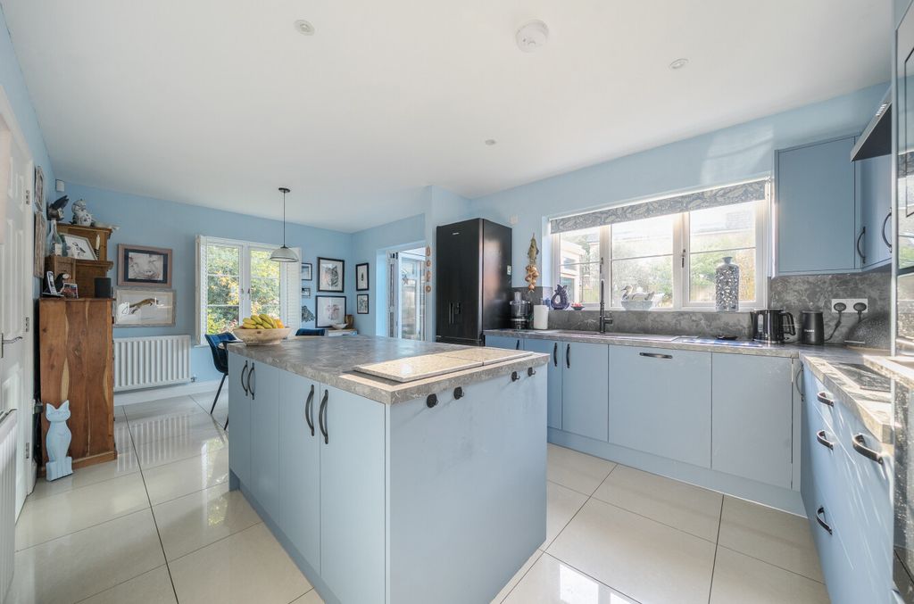 Property photo 2 of 14 1362892-13-68E38c...