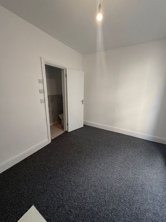 Property photo 1 of 5 Room