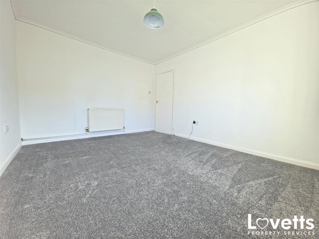 Property photo 3 of 10 Living Room