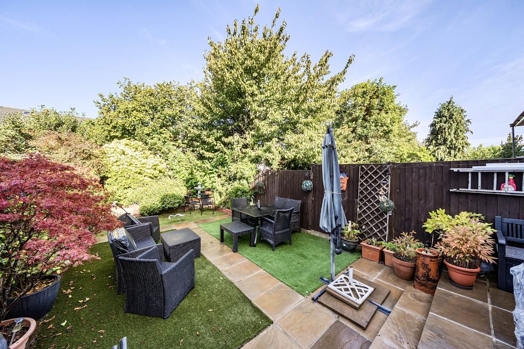 Property photo 2 of 21 Garden