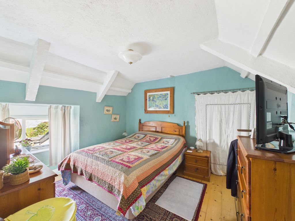 Property photo 3 of 8 Bedroom