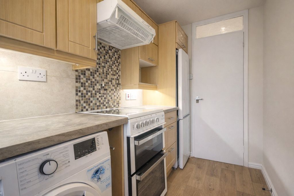 Property photo 3 of 11 Picture No. 15