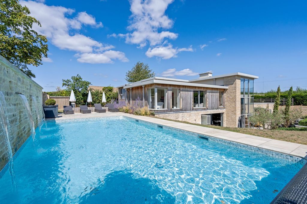 Property photo 3 of 29