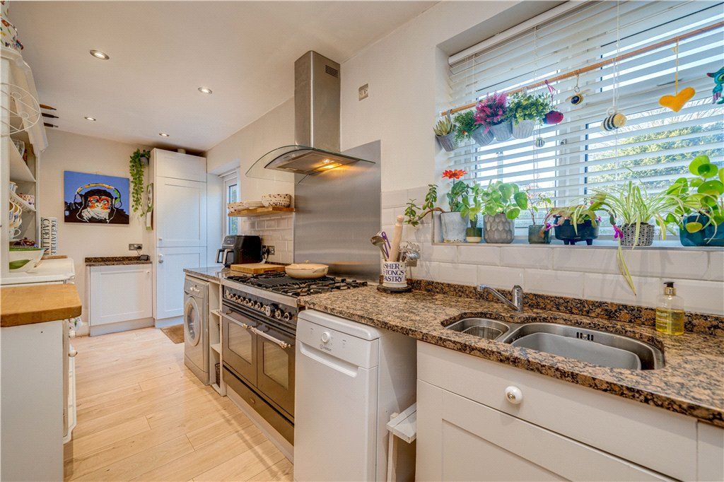 Property photo 3 of 16 Kitchen