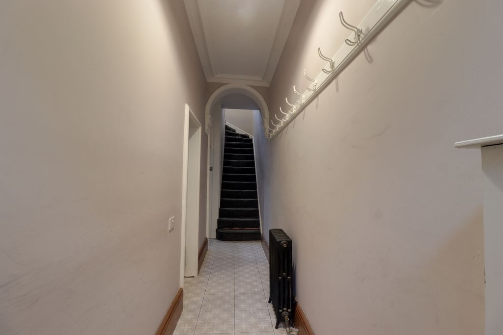 Property photo 3 of 18 Hallway 1A