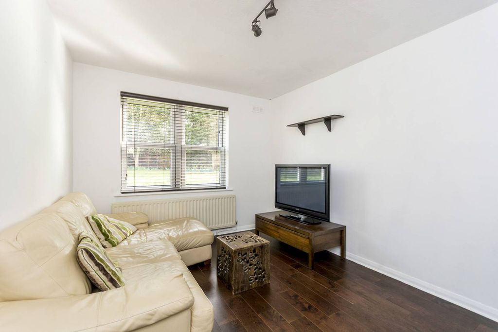 Property photo 2 of 8