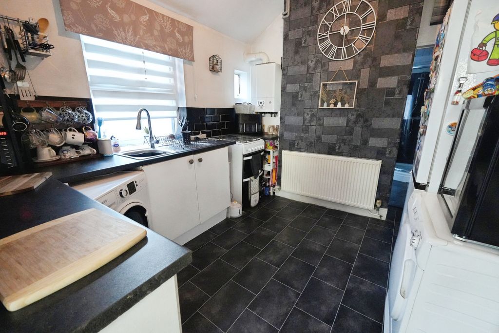 Property photo 3 of 13 Kitchen